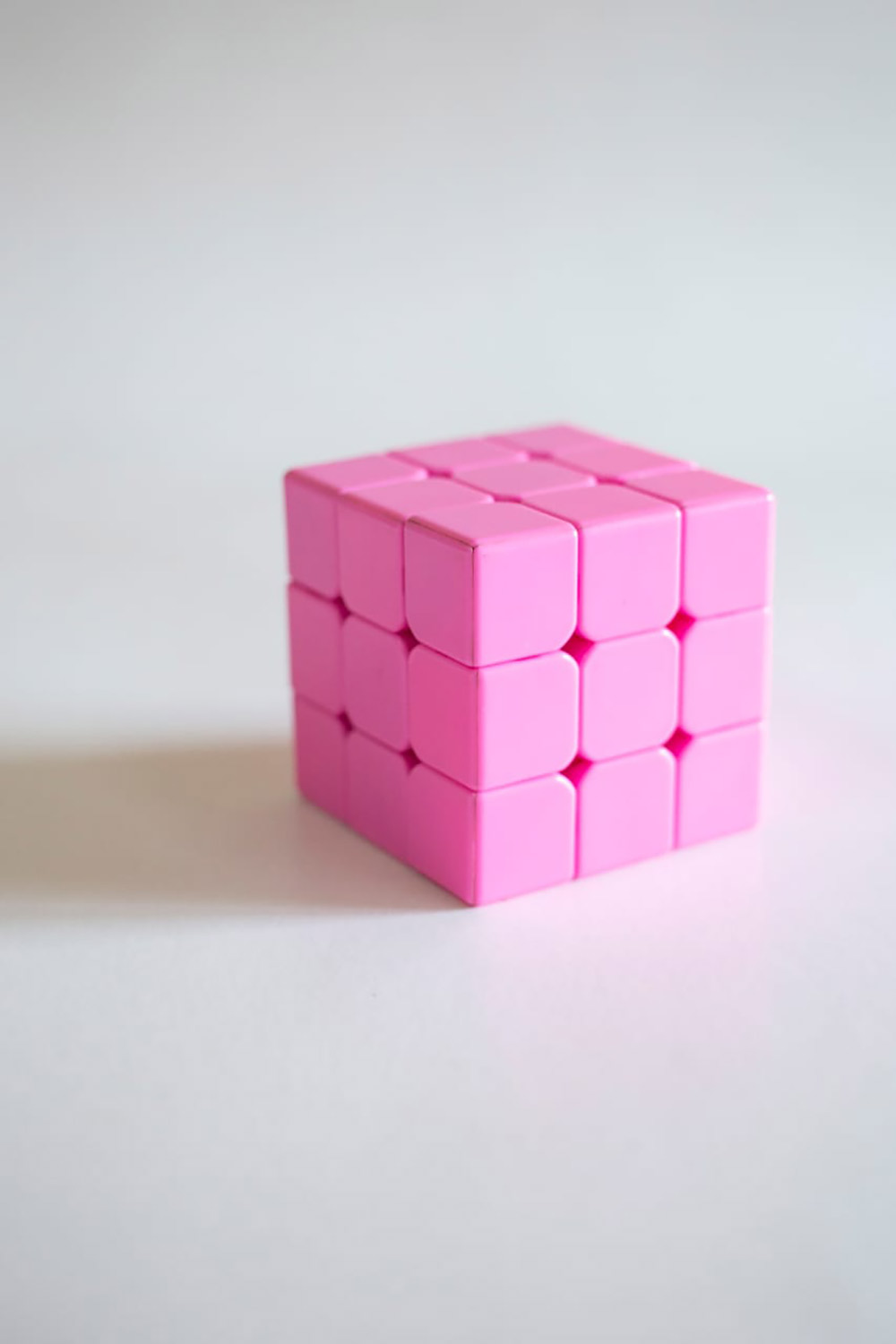 El Cubo Complaciente, The Complacent Cube