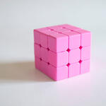 El Cubo Complaciente, The Complacent Cube