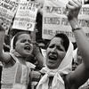 Adriana Lestido, Madre e hija de Plaza de Mayo, 1982, fotografía, gelatina de plata 