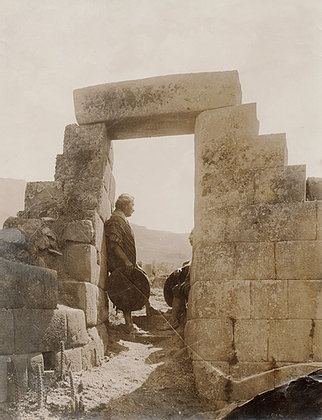 Pórtico incaico del Intihuatana en Pisac. Perú.