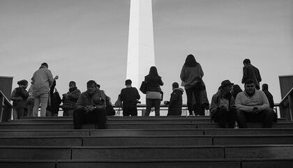 Alejandro Gulminelli Sin título, 2019. Copia en gelatina de plata enmarcada junto con su negativo. Copia 1/1. 45 x 45 cm.