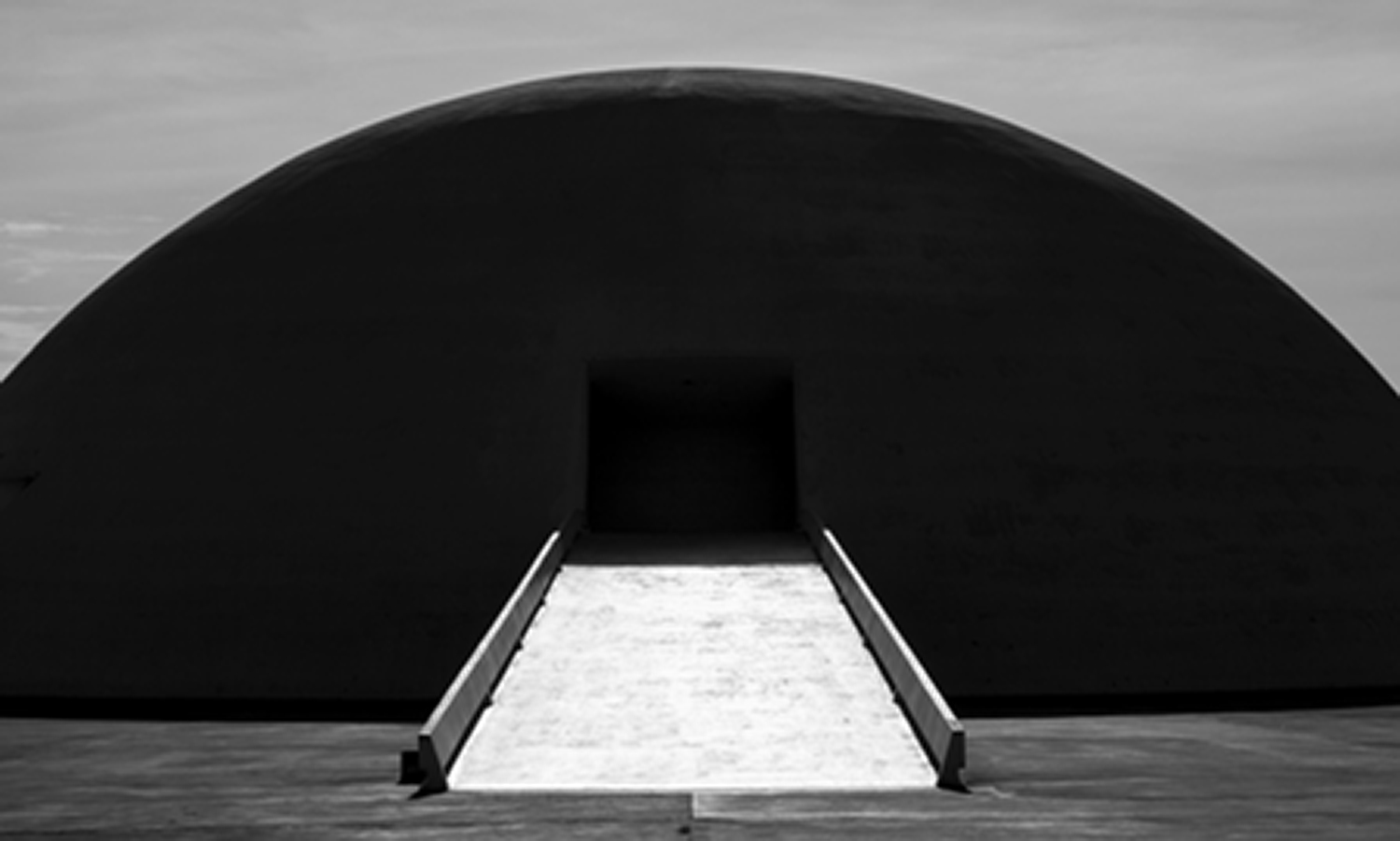 Museu Nacional Honestino Guimarães – Arq. Oscar Niemeyer