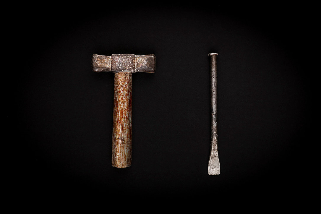 Martillo y punzón