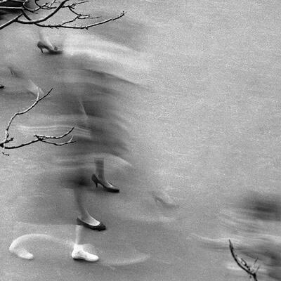 Annemarie Heinrich Caminantes, 1949 Gelatina de plata sobre papel Vintage print 28 x 32 cm