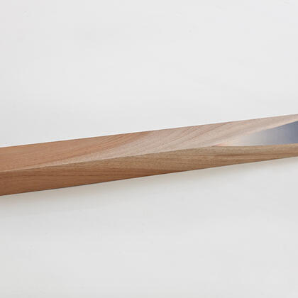 Sol Pochat Título: Lo Contenido  Año: 2016 Medida: 85 x 9 x 7 cm Técnica: Escultura y fotografia en papel de algodón