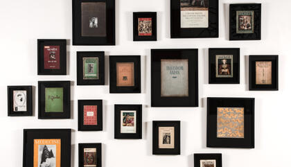 Lihuel González Falsos amigos. 2017. Fotografía y audiolibros. Dimensiones variables.