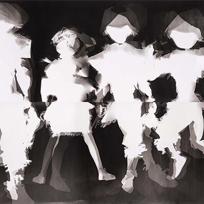 Roberto Huarcaya Padres Danzantes de Tijeras, 2019. Fotograma en papel fotosensible emulsionado con Marrón de Van Dyke. 10 x 2,20 mts. 