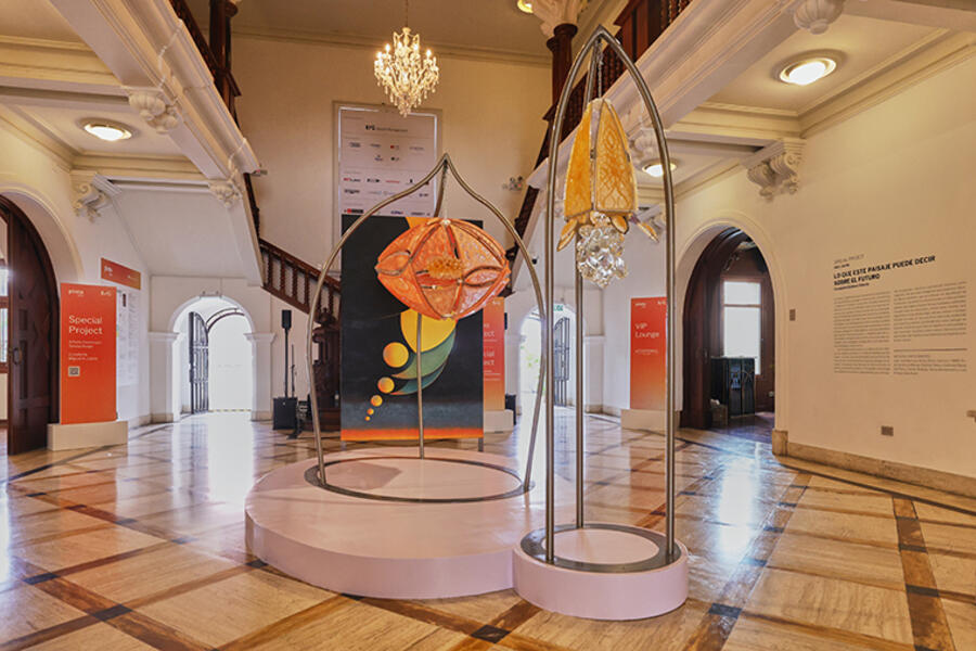 Special Project, Hall Principal y Jardín