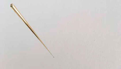 Artur Lescher Pivô, 2016. Bronce. 90 x 30 cm.