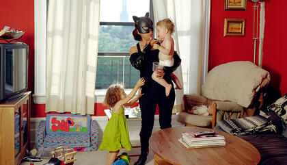 Dulce Pinzón Catwoman, 2005-2010. Fotografía a color. 70 x 76 cm.