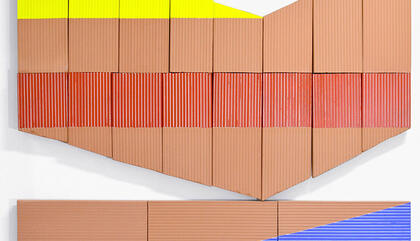 Oscar Abraham Pabón Remanente 01, 2018. Bloques de arcilla y acrílico. 137 x 150 cm.