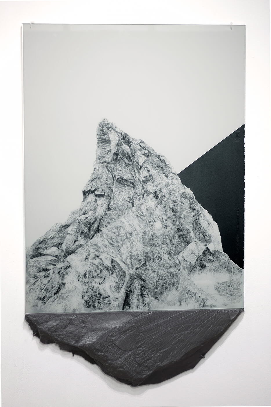 Serie: Materia prima / territorio recuperado Diagonal / negativo