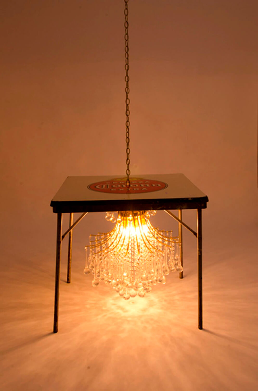 Mesa sin fantasma (Table without Ghost)