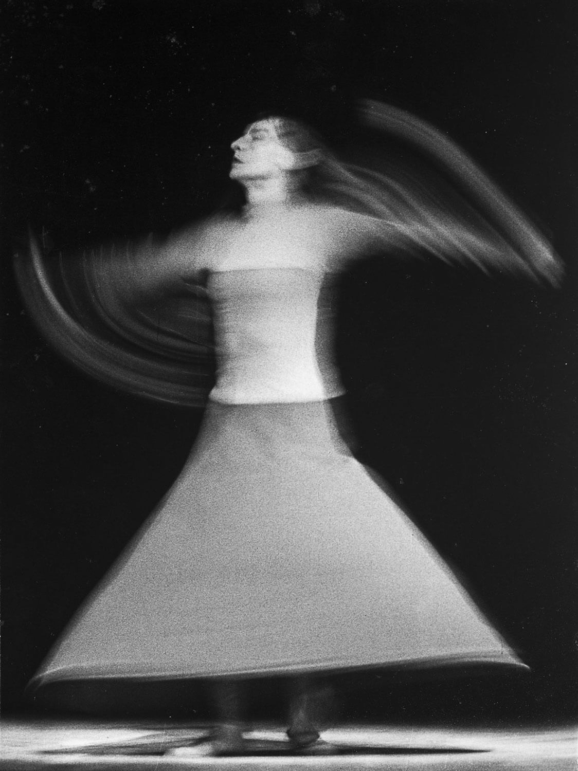 Giro, [Dore Hoyer, Bolero de Ravel, Teatro Colon]