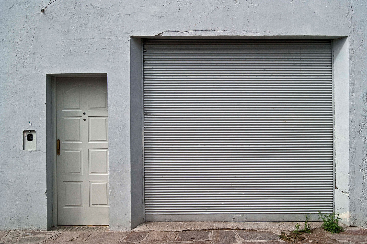 Puerta y portón en gris, Buenos Aires