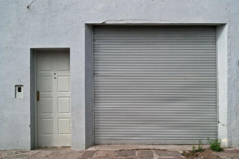 Puerta y portón en gris, Buenos Aires
