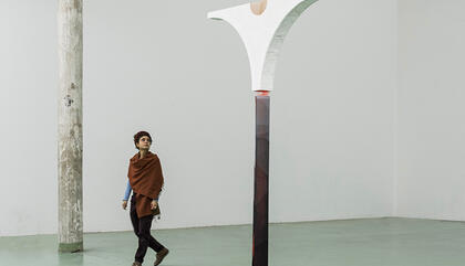 Julia Aurora Guzmán Pillar as Nest, 2019. Cement, plastic, marblecast, hydrocal, fiberglass, wax, mesh. 114.17 x 72.44 x 14.17 inches.