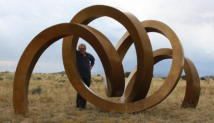 Shelter Artista: Gino Miles Técnica: fabricated bronze Año: 2015 Dimensiones: 8x16x8 in