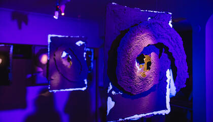 Galería Luna Roja Kronos, exposición de Gustavo Benítez.